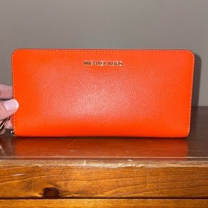 Jet Set Large Leather Wallet